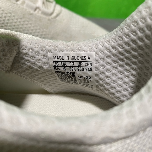 Women’s adidas swift run 2022 decon size 6.5 youth women size 8.5 *BRAND NEW* - Picture 7 of 8